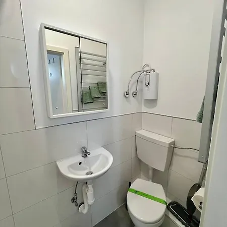 Neuwertiges Mit Schnellem Wlan, Glasfaser, Kostenlose Privatparkplatz Auch Fuer Transporter Geeignet R24