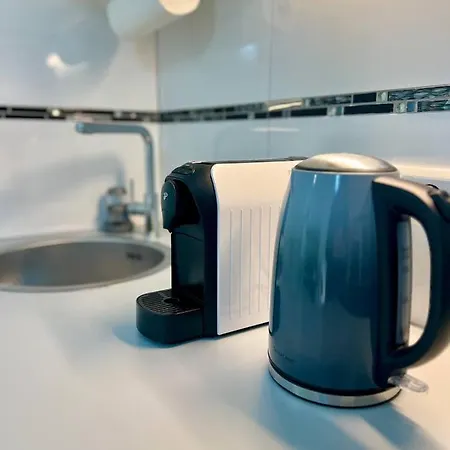 Neuwertiges Mit Schnellem Wlan, Glasfaser, Kostenlose Privatparkplatz Auch Fuer Transporter Geeignet R24