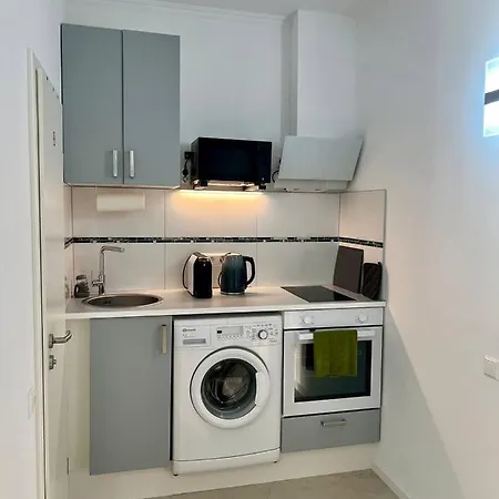 Neuwertiges Mit Schnellem Wlan, Glasfaser, Kostenlose Privatparkplatz Auch Fuer Transporter Geeignet R24 Apartment
