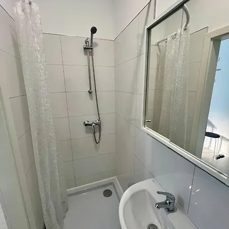 Neuwertiges Mit Schnellem Wlan, Glasfaser, Kostenlose Privatparkplatz Auch Fuer Transporter Geeignet R24 * Freiberg am Neckar