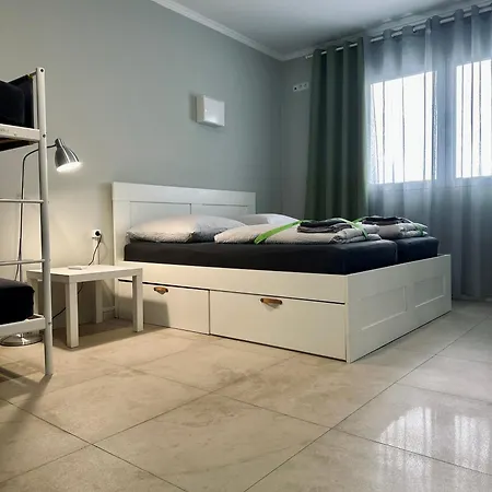 Neuwertiges Mit Schnellem Wlan, Glasfaser, Kostenlose Privatparkplatz Auch Fuer Transporter Geeignet R24 Apartman Freiberg am Neckar