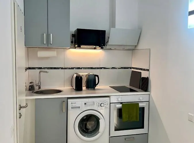 Neuwertiges Mit Schnellem Wlan, Glasfaser, Kostenlose Privatparkplatz Auch Fuer Transporter Geeignet R24 Appartamento