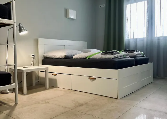 Neuwertiges Mit Schnellem Wlan, Glasfaser, Kostenlose Privatparkplatz Auch Fuer Transporter Geeignet R24 Appartamento Freiberg am Neckar